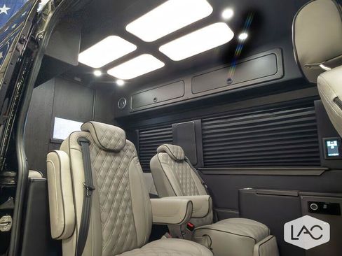 Used 2023 Mercedes-Benz Sprinter 2500 image 5