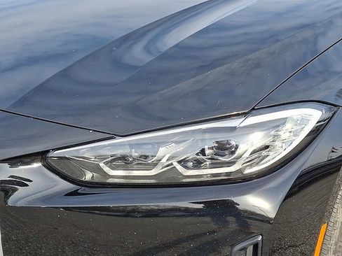 Used 2022 BMW i4 eDrive40 image 9