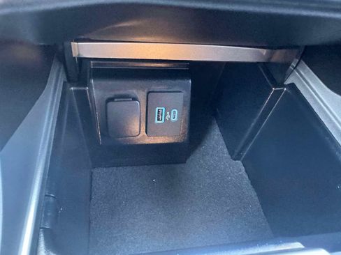 Used 2021 Ford Explorer XLT w/ Equipment Group 202A AWD/4WD image 29