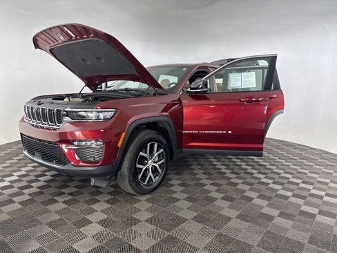 Used 2024 Jeep Grand Cherokee Limited w/ Luxury Tech Group II image 10