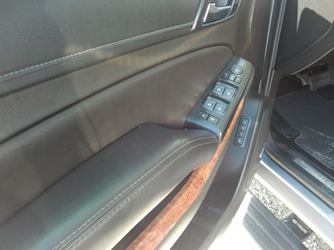 Used 2018 Chevrolet Suburban Premier RWD image 10