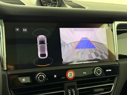 New 2025 Porsche Macan image 30
