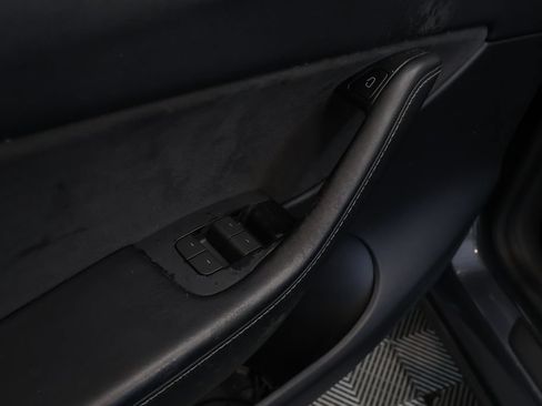Used 2021 Tesla Model Y Long Range AWD/4WD image 16