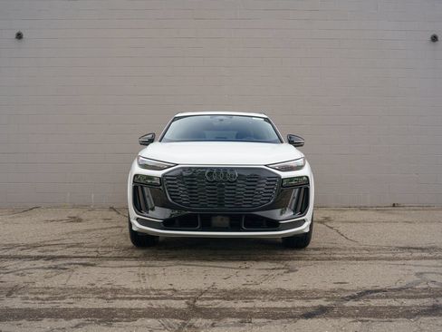 Used 2027 Audi Q6 e-tron Premium Plus w/ Premium Plus AWD/4WD image 2