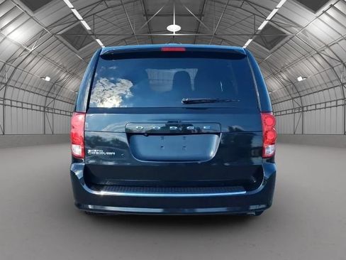 Used 2018 Dodge Grand Caravan SE w/ UConnect Hands-Free Group FWD image 4