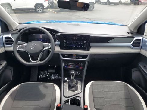 New 2025 Volkswagen Taos SE image 23