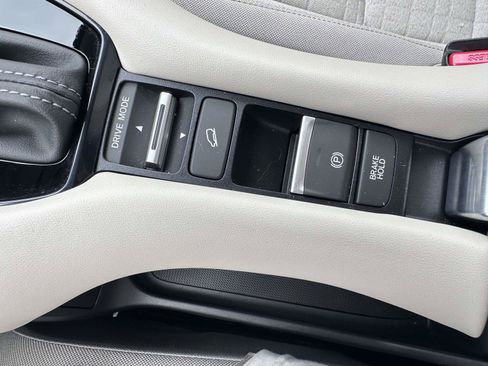 Used 2023 Honda HR-V LX image 27