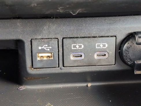 Used 2023 Toyota Highlander XLE FWD image 22