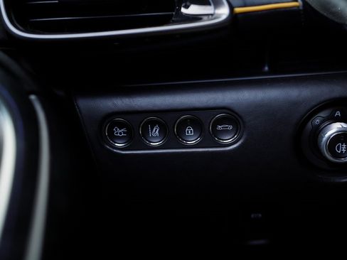 Used 2023 McLaren Artura image 28