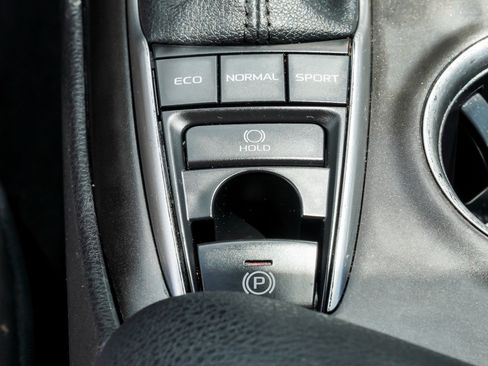 Certified 2022 Toyota Camry LE AWD/4WD image 35