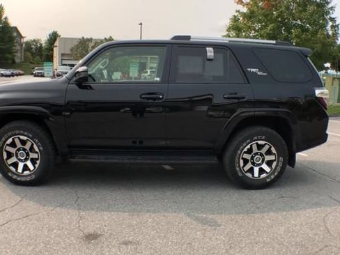 Used 2017 Toyota 4Runner TRD Off-Road AWD/4WD image 5