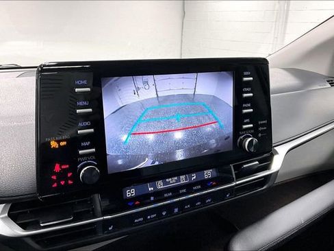 Used 2023 Toyota Sienna XLE AWD/4WD image 14
