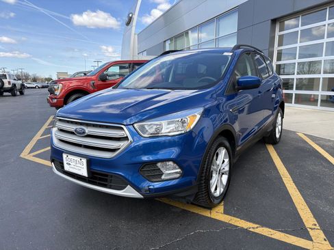 Used 2018 Ford Escape SE image 3