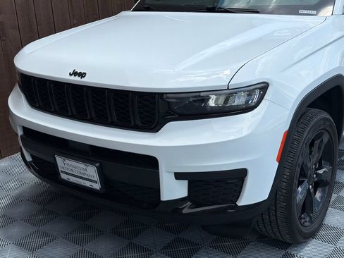 Used 2023 Jeep Grand Cherokee L Laredo RWD image 20