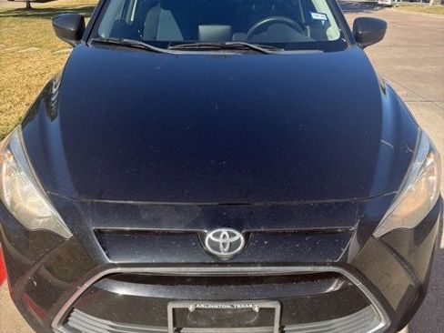 Used 2017 Toyota Yaris iA image 2