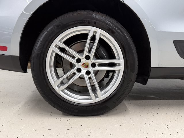 Certified 2024 Porsche Macan AWD/4WD image 11