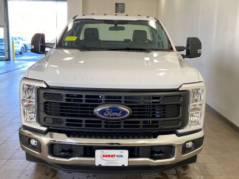 New 2026 Ford F250 XL w/ XL Chrome Package image 3