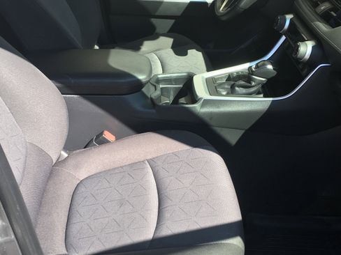 Used 2020 Toyota RAV4 XLE image 6