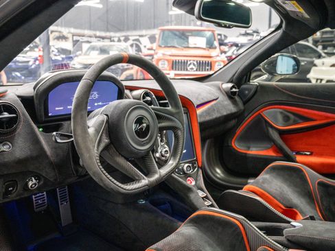 Used 2021 McLaren 765LT image 12