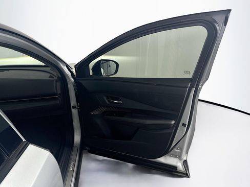 Used 2023 Nissan Ariya AWD image 33