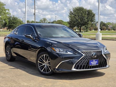 Used 2024 Lexus ES 350 w/ Premium Package FWD image 2