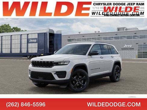 Used 2025 Jeep Grand Cherokee Altitude AWD/4WD image 1