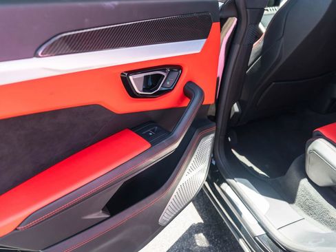 Used 2020 Lamborghini Urus image 42