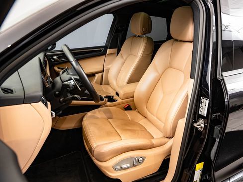 Certified 2023 Porsche Macan S AWD/4WD image 28