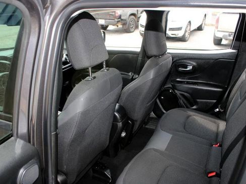 Used 2018 Jeep Renegade Altitude w/ UConnect 8.4 Nav Group image 16