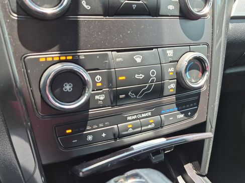 Used 2018 Ford Explorer XLT FWD image 15