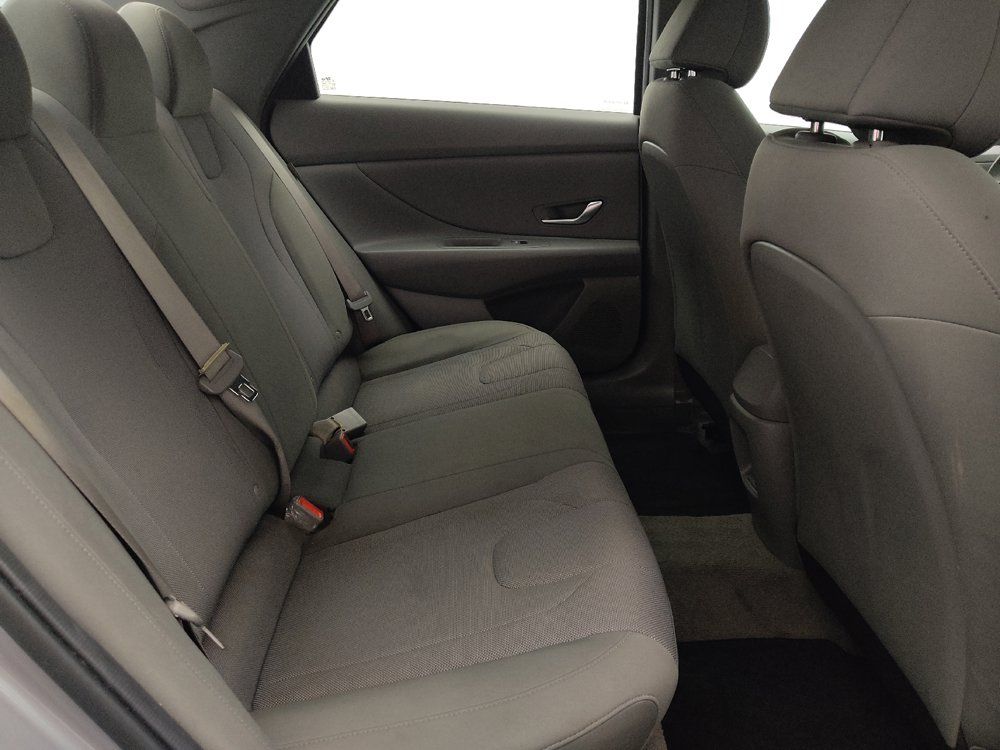 Used 2025 Hyundai Elantra SE FWD image 19