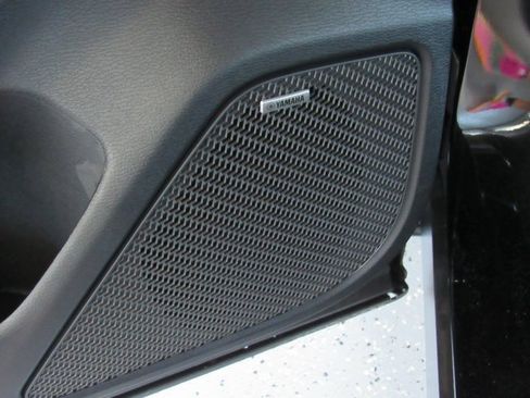 New 2025 Mitsubishi Outlander SE image 12