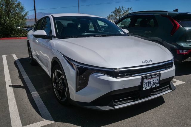 Certified 2025 Kia K4 EX FWD image 2