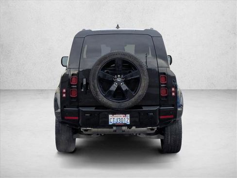 New 2025 Land Rover Defender 90 X-Dynamic SE image 7