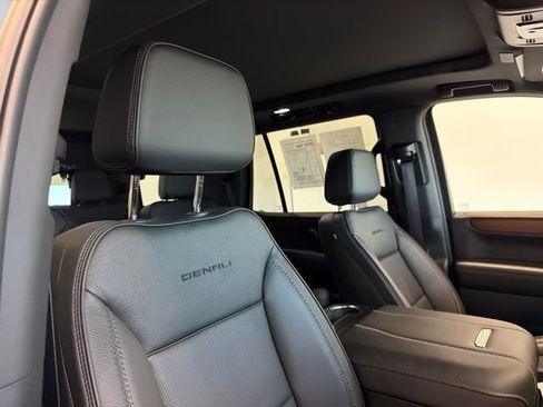 Used 2026 GMC Yukon Denali w/ Sun & Power Step Package AWD/4WD image 46