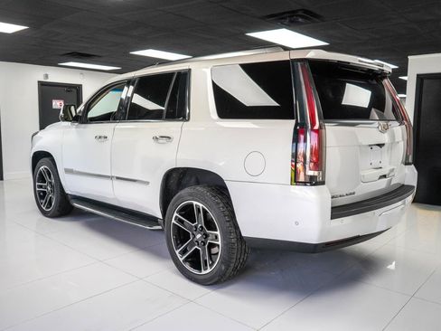 Used 2017 Cadillac Escalade Luxury AWD/4WD image 3