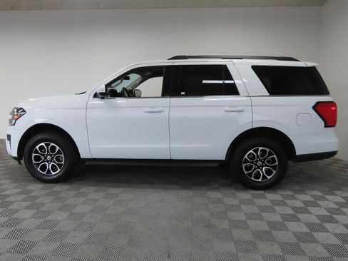 Used 2024 Ford Expedition XLT RWD image 2