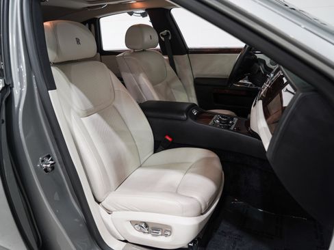 Used 2015 Rolls-Royce Ghost RWD image 17