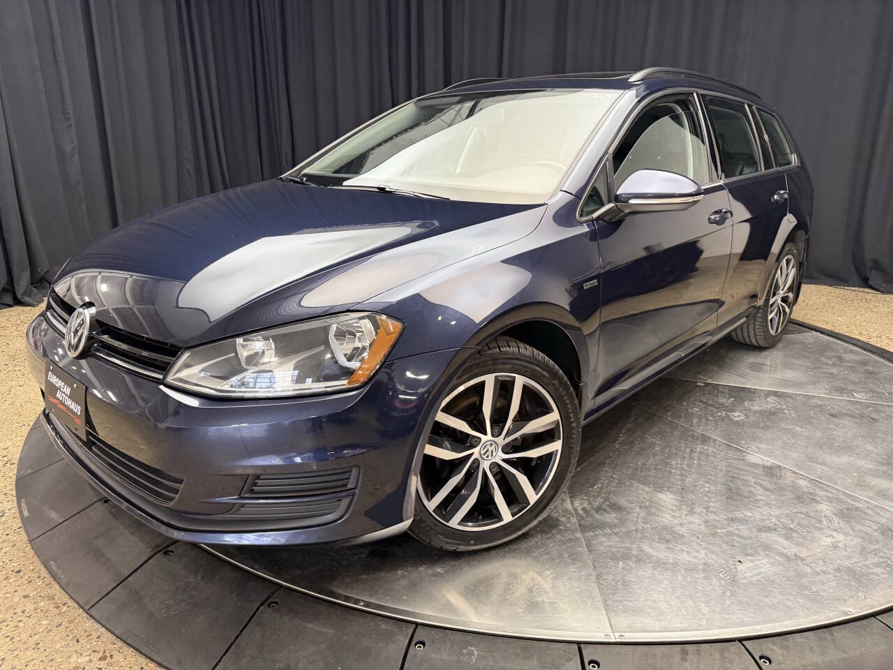 Used 2016 Volkswagen Golf Limited Edition FWD image 2