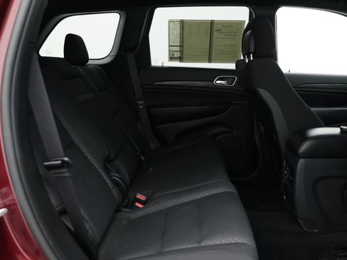 Used 2019 Jeep Grand Cherokee Laredo RWD image 39