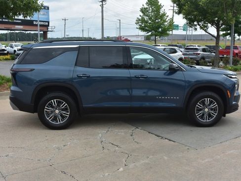 New 2026 Chevrolet Traverse LT w/ Driver Confidence Package FWD image 4