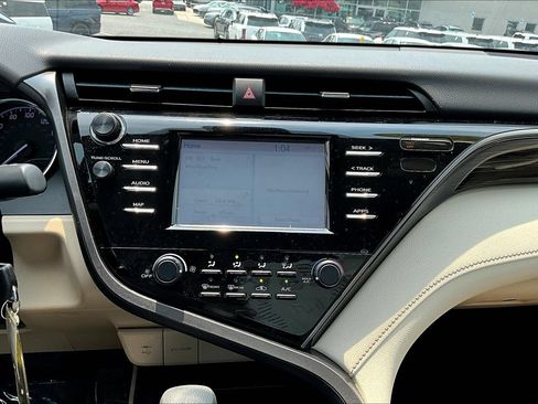 Used 2019 Toyota Camry LE FWD image 13