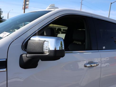 Used 2024 GMC Sierra 1500 SLT image 12