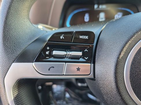 Used 2025 Hyundai Elantra SE image 12