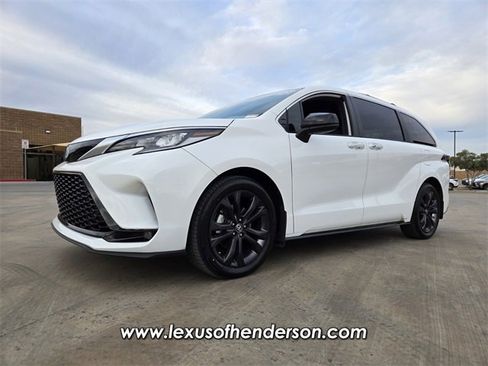 Used 2023 Toyota Sienna XSE image 2