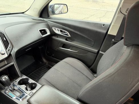 Used 2017 Chevrolet Equinox LT FWD image 17