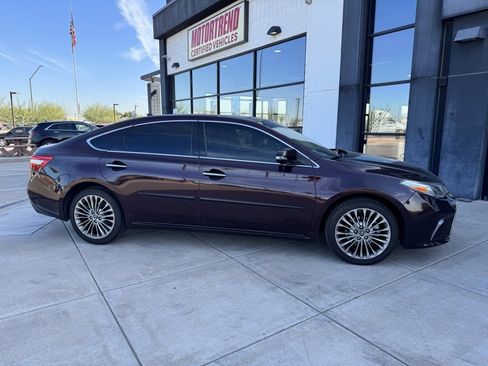 Used 2017 Toyota Avalon Limited image 3