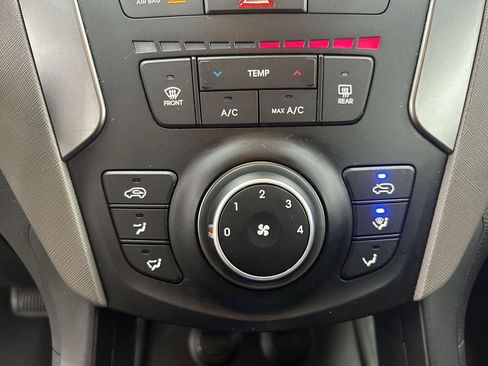 Used 2018 Hyundai Santa Fe Sport image 16