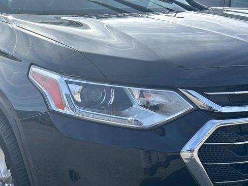 Used 2021 Chevrolet Traverse LT image 12