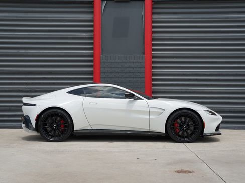 Used 2023 Aston Martin V8 Vantage Coupe RWD image 7